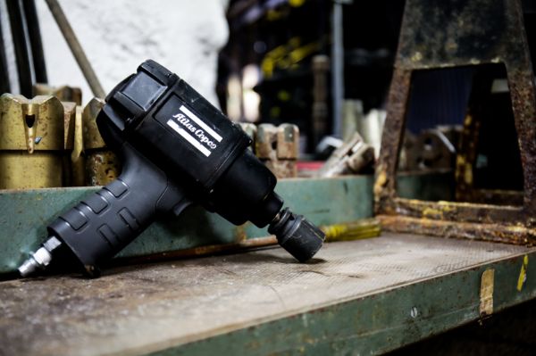 Air Tool for Tightening: Impact Wrench